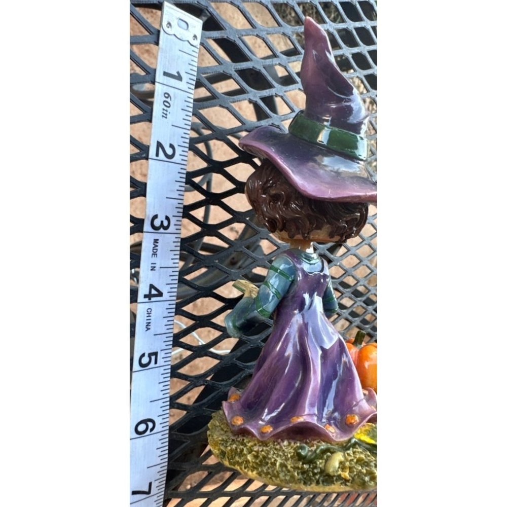 Smiling Witch Bobble Head Ceramic Figurine w/Pumpkin Multicolored 6" Tall - Picture 9 of 10